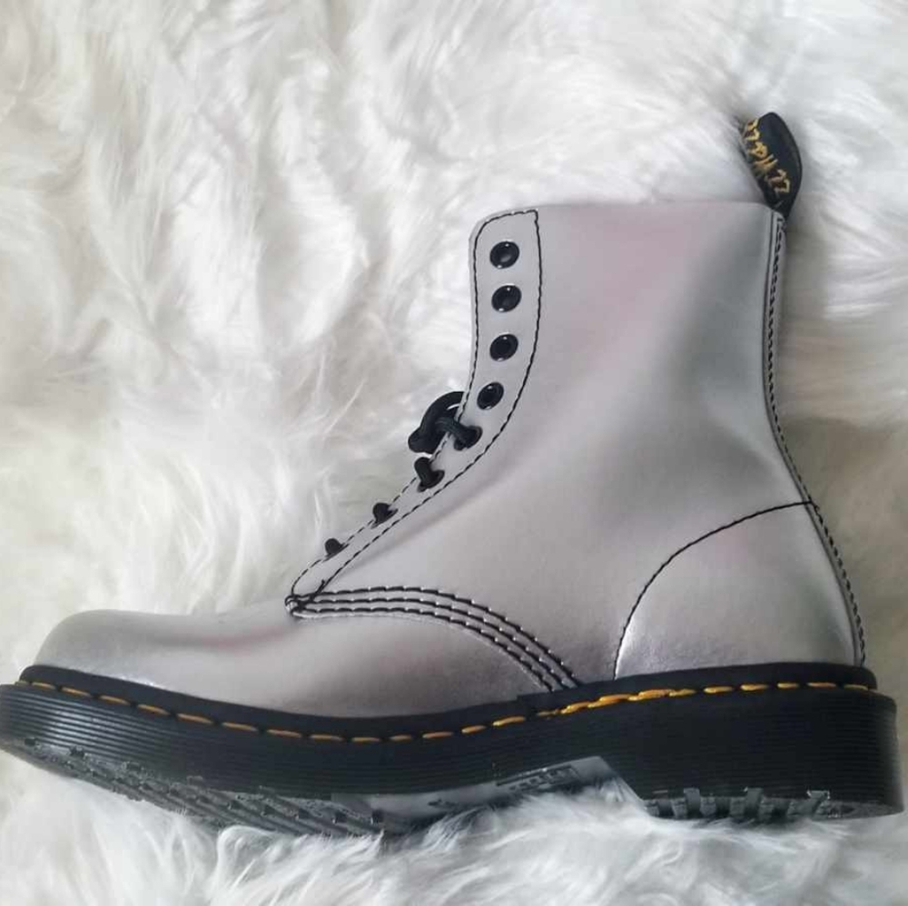 Dr. Martens Pascal Boot 8 Eye Boot Silver US 7